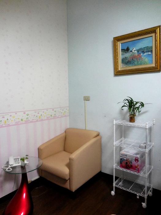 電話、小沙發、小桌